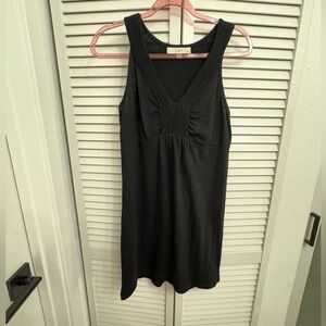 Black Loft YDK Stretchy V Neck dress. Cute front pattern in 100% cotton.